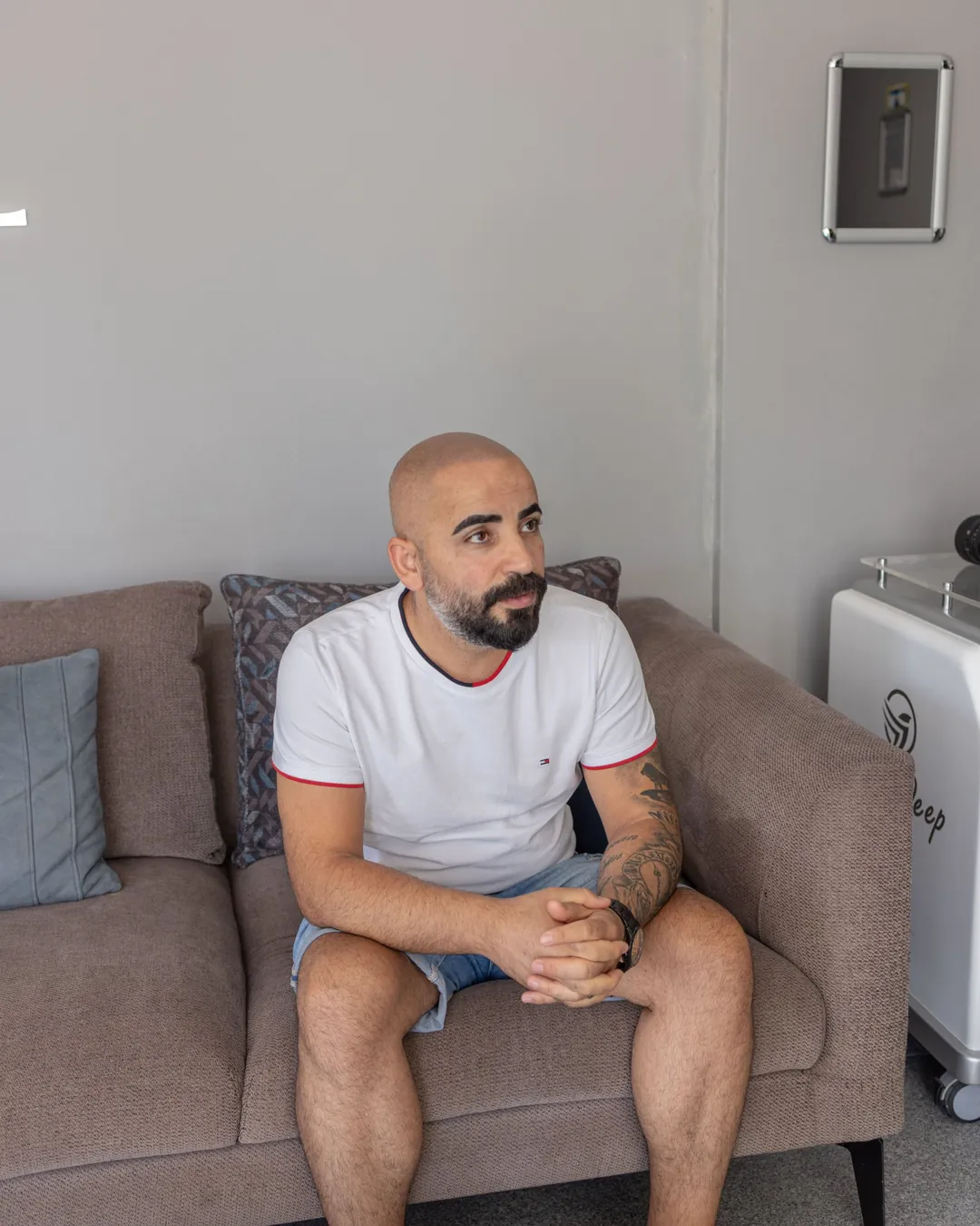 Siirt saç simülasyonu yenileme sonrası oturur pozda genel görünüm